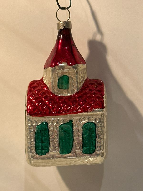 Kerkje groene deuren / jr 40 / 10 cm