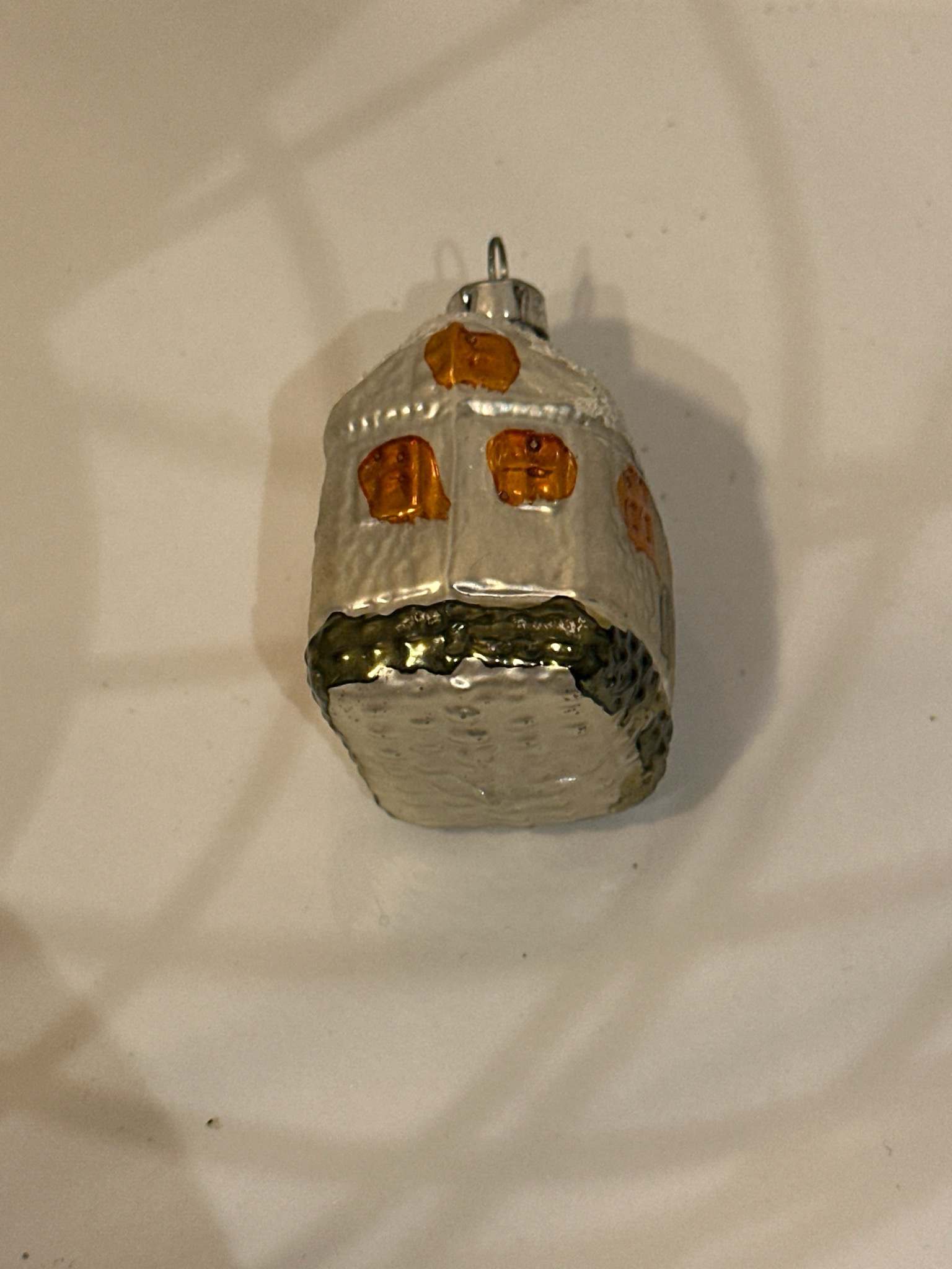 Huisje gouden luiken / jr 20 / 6 cm