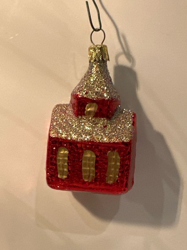 Rood kerkje / jr 60 / 9 cm