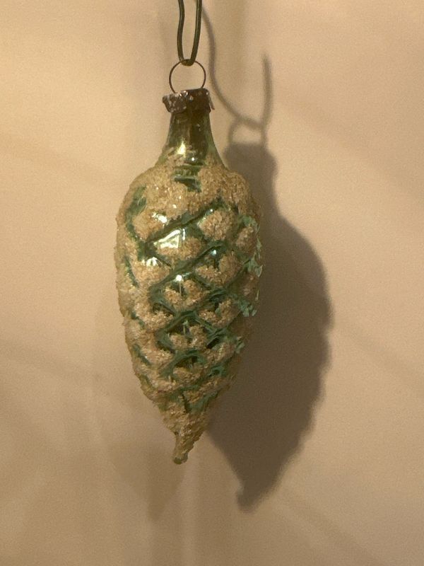 Dennenappel groen / jr 20 / 8 cm