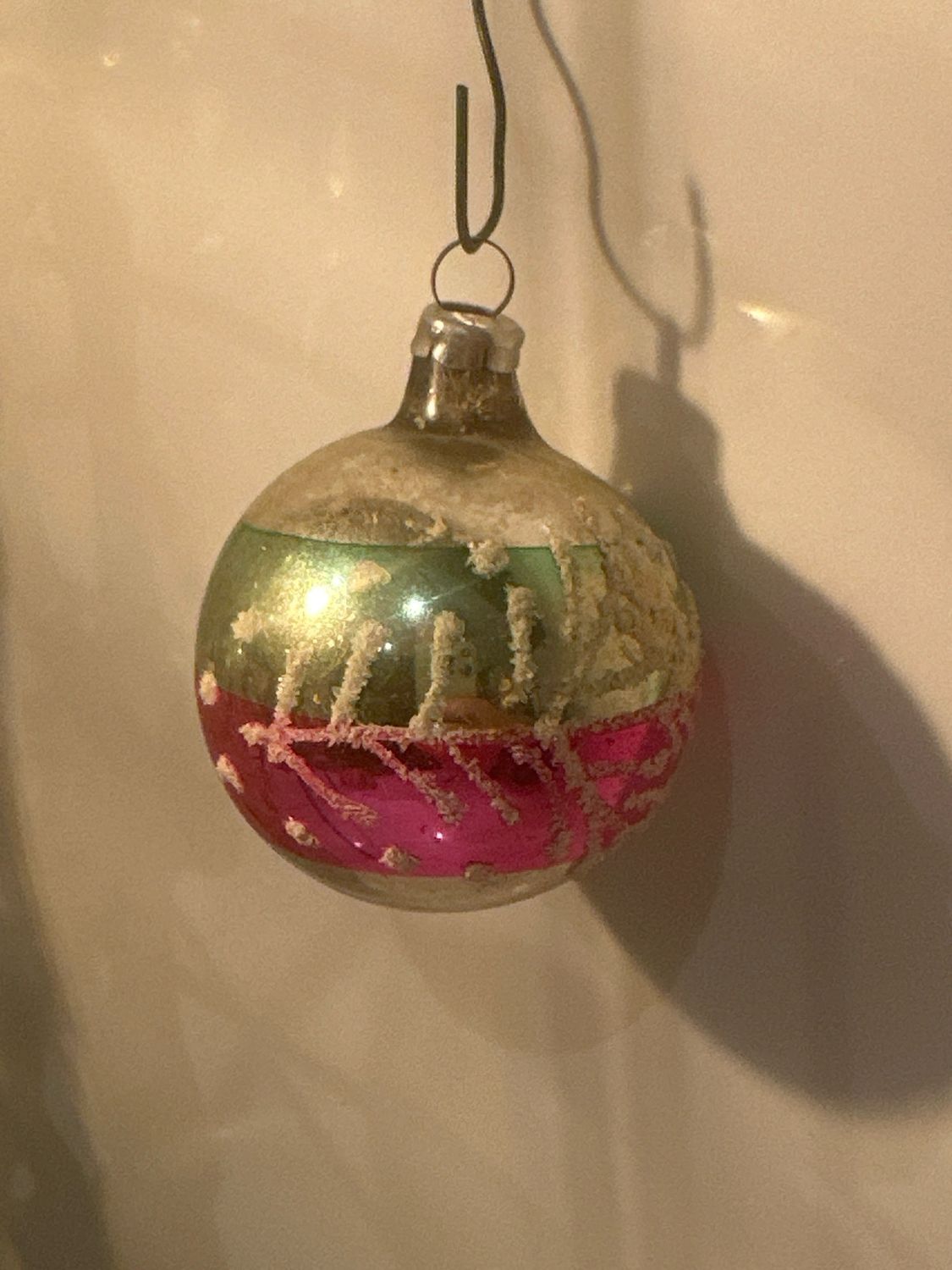 Kerstbal groen, roze / jr 20,40 / 6,5 cm