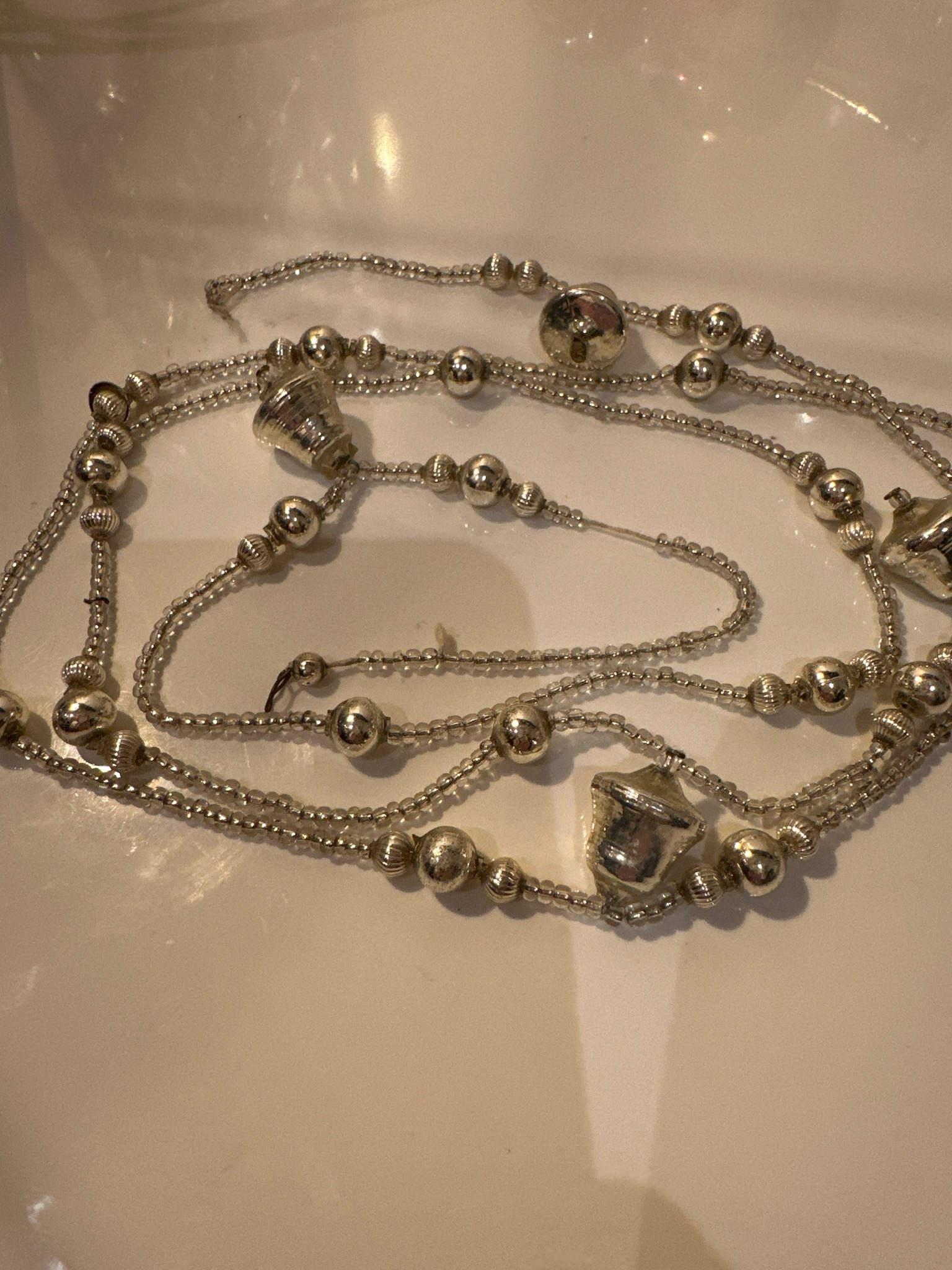 Glas ketting met belletjes (12) / 140 cm