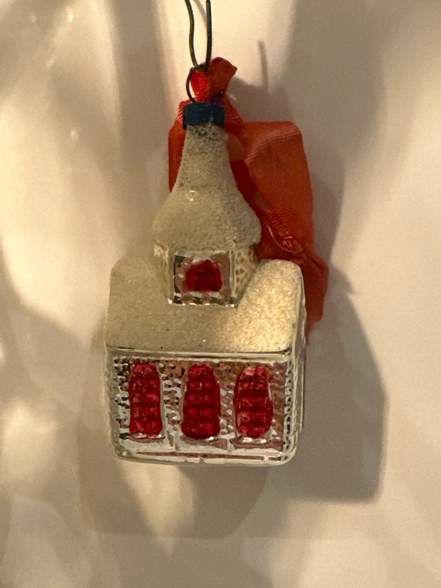 Kerkje rood,zilver / jr 30 / 8.5 cm