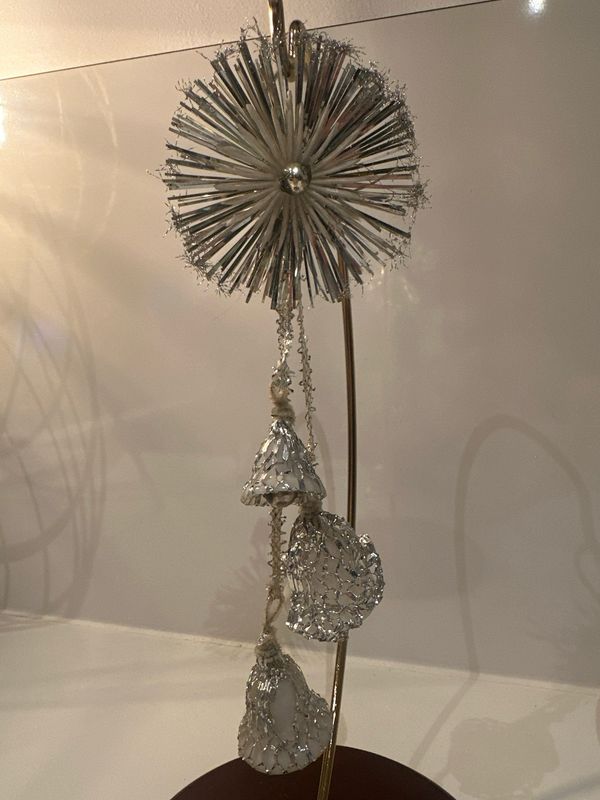 Oude kunststof kerstklokjes / jr 50 / 22 cm