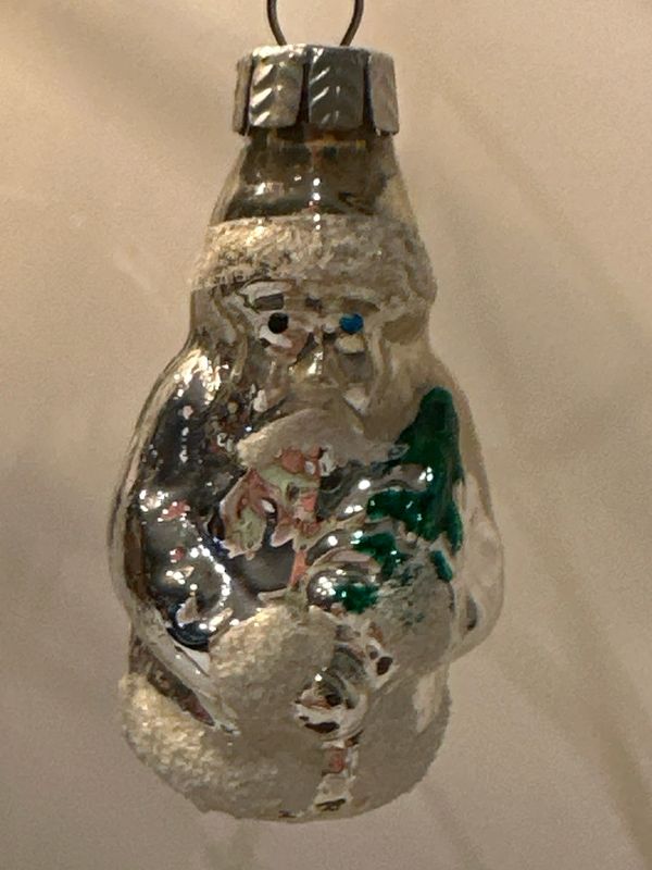 Zilveren kerstman met kerstboom / jr 60 / 8,5cm