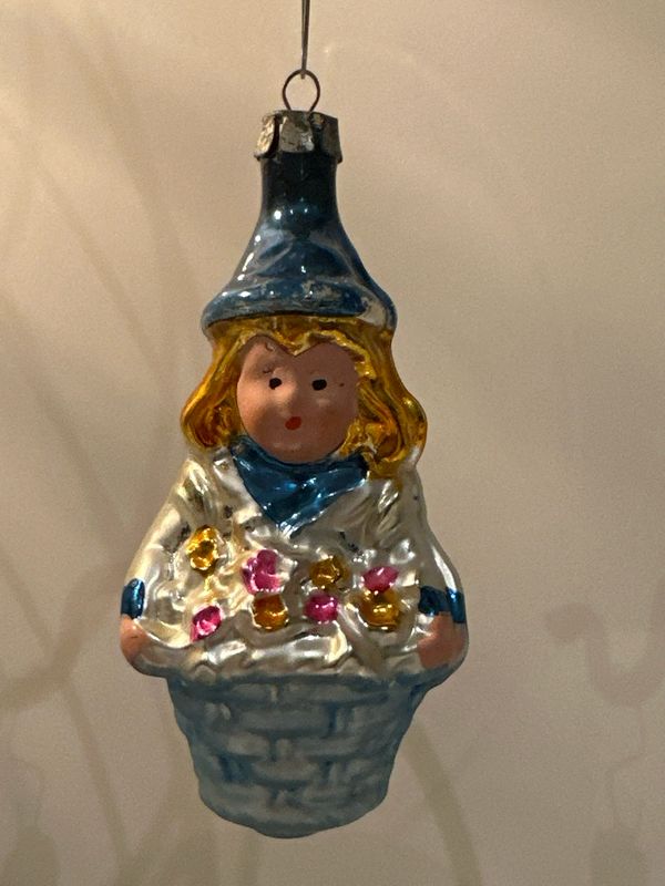 Meisje in mand / jr 50 /  10.5 cm