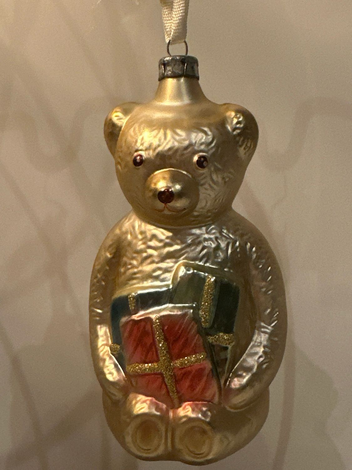 Beer met kado‘s / jr 70 / 13 cm