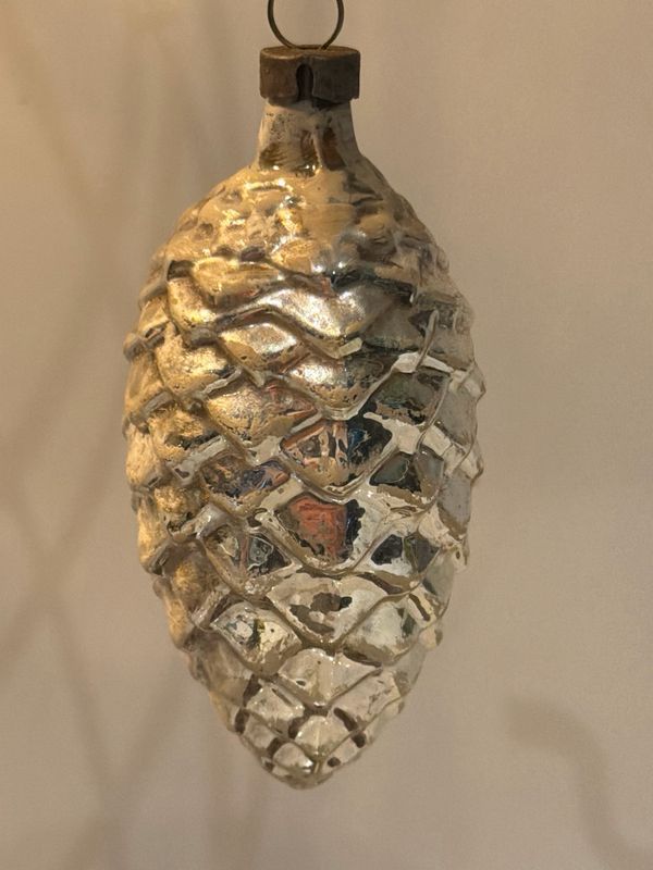 Dennenappel zilver / jr 50 / 9 cm