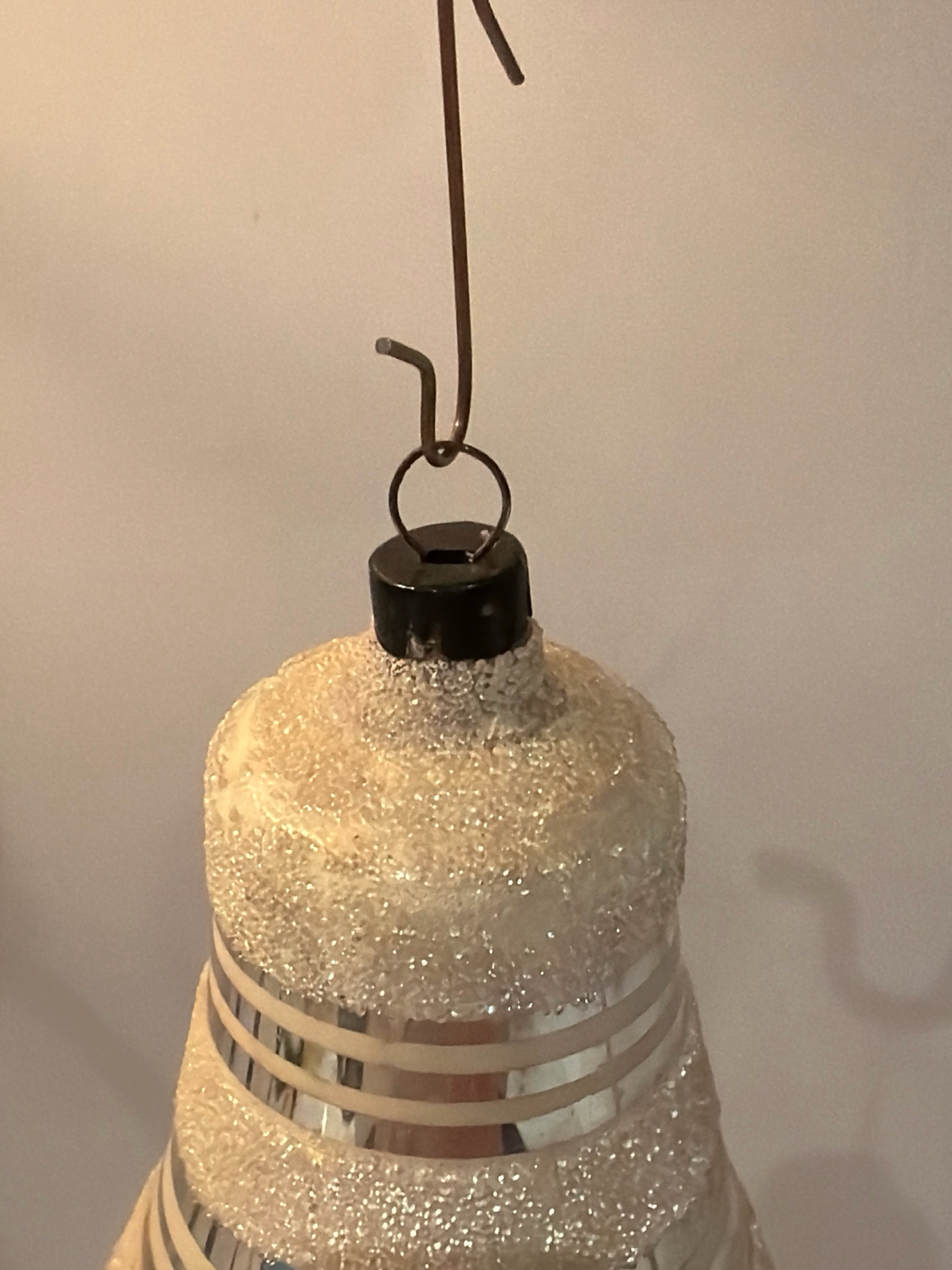 Klokje zilver wit gesuikerd / jr 50 / 7 cm