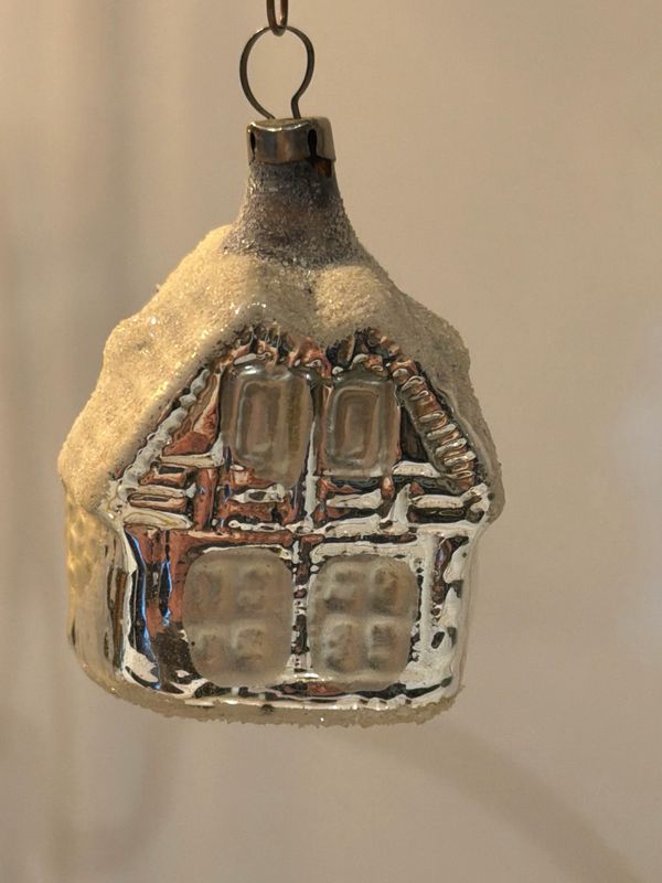 Huisje gesuikerd dak / jr 50 / 6 cm