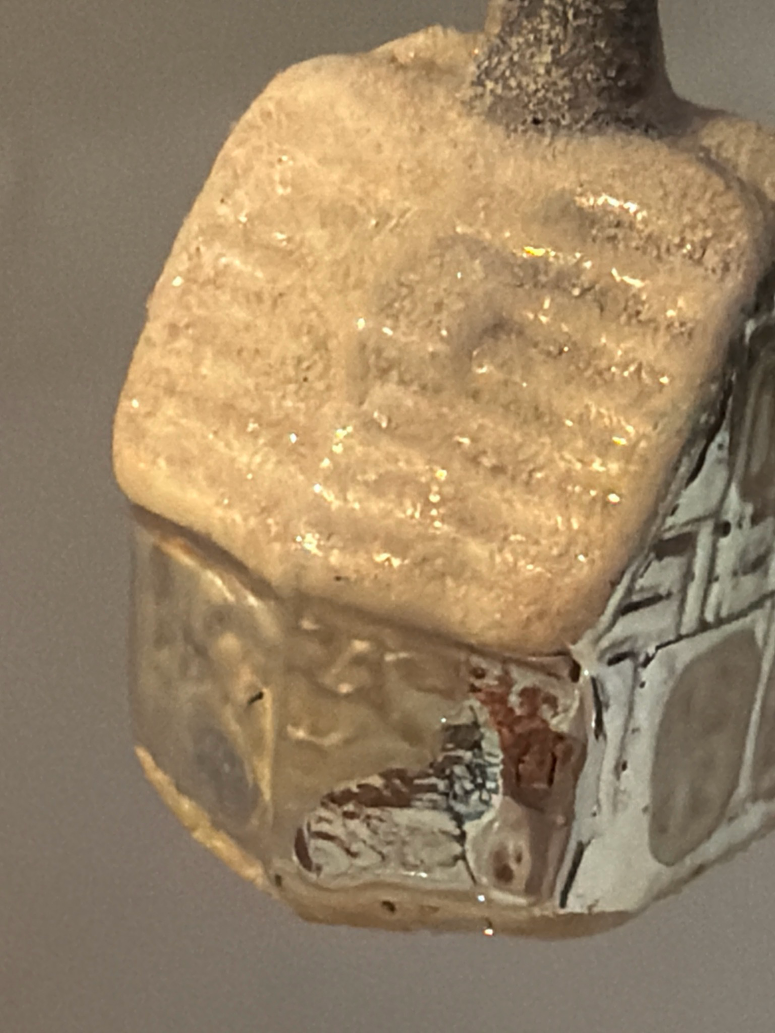 Huisje gesuikerd dak / jr 50 / 6 cm