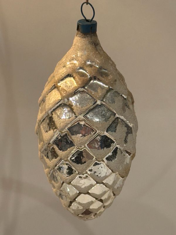 Dennenappel / jr 50 / 11 cm