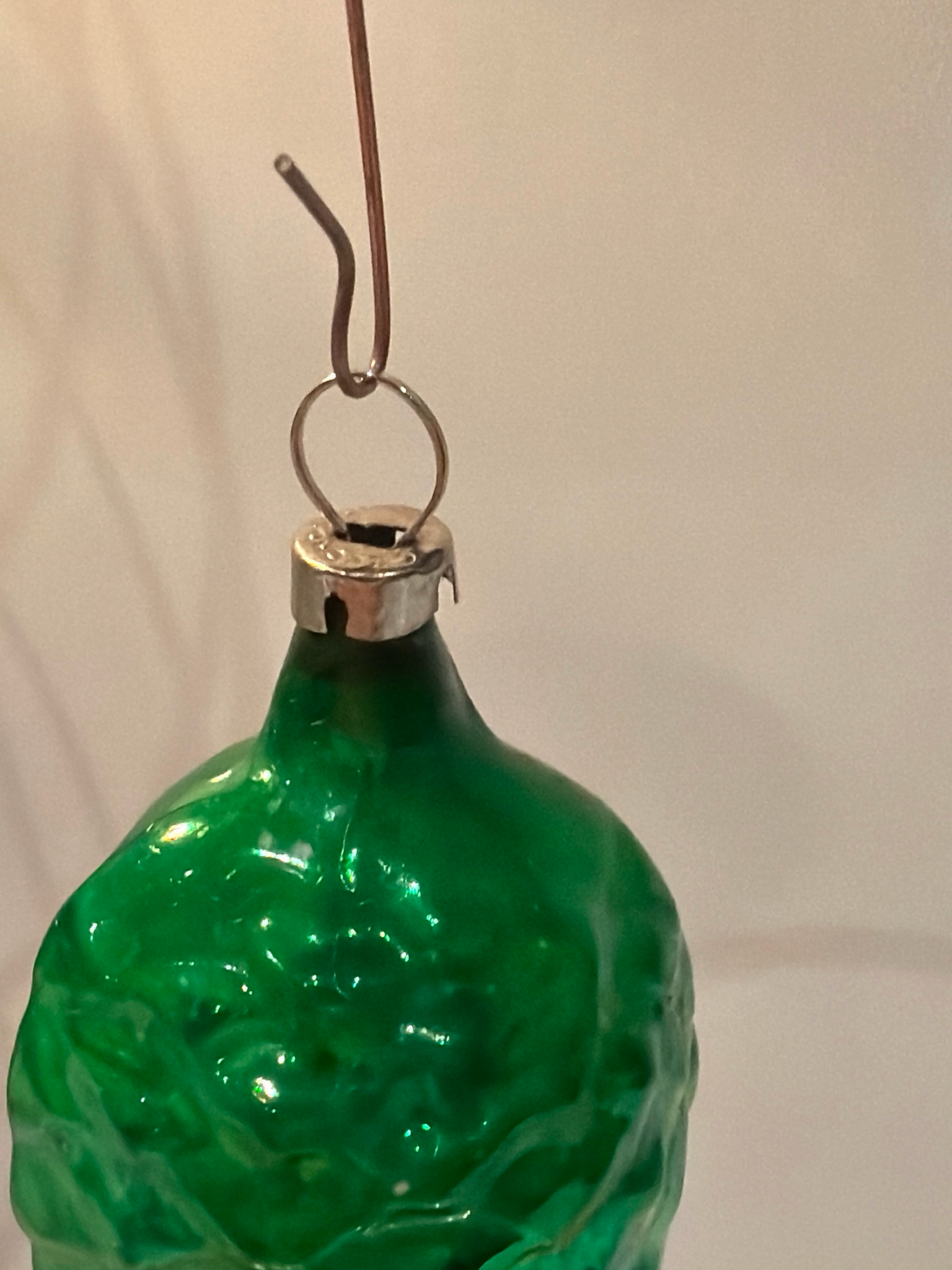 Dennenappel groen / jr 50 /  9 cm