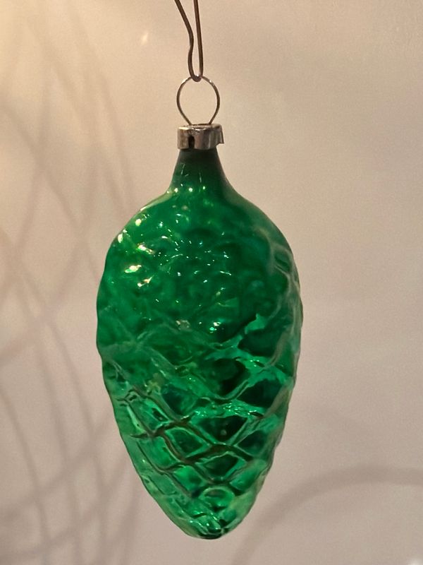 Dennenappel groen / jr 50 /  9 cm