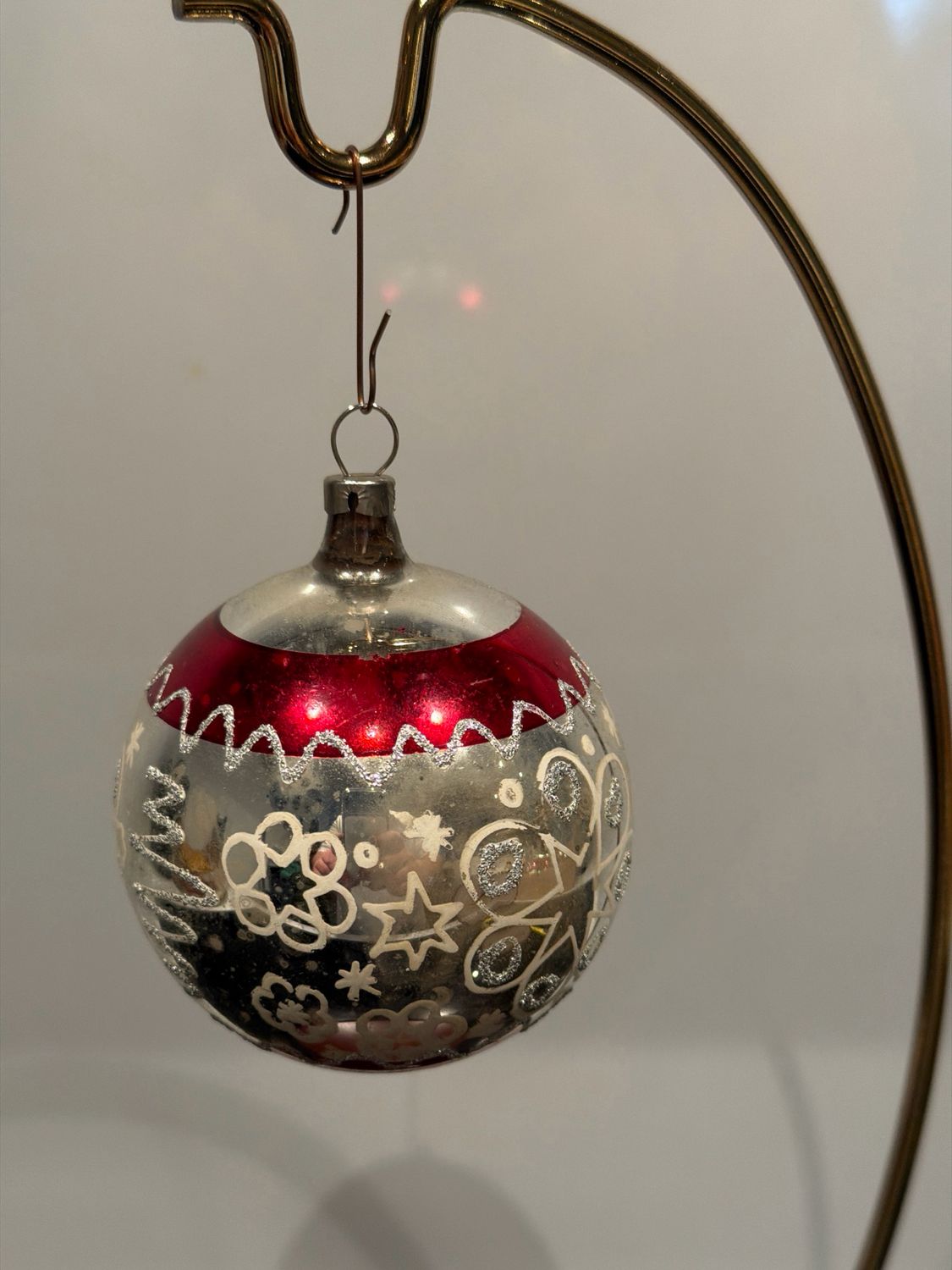 Rood / zilveren bal / jr 50