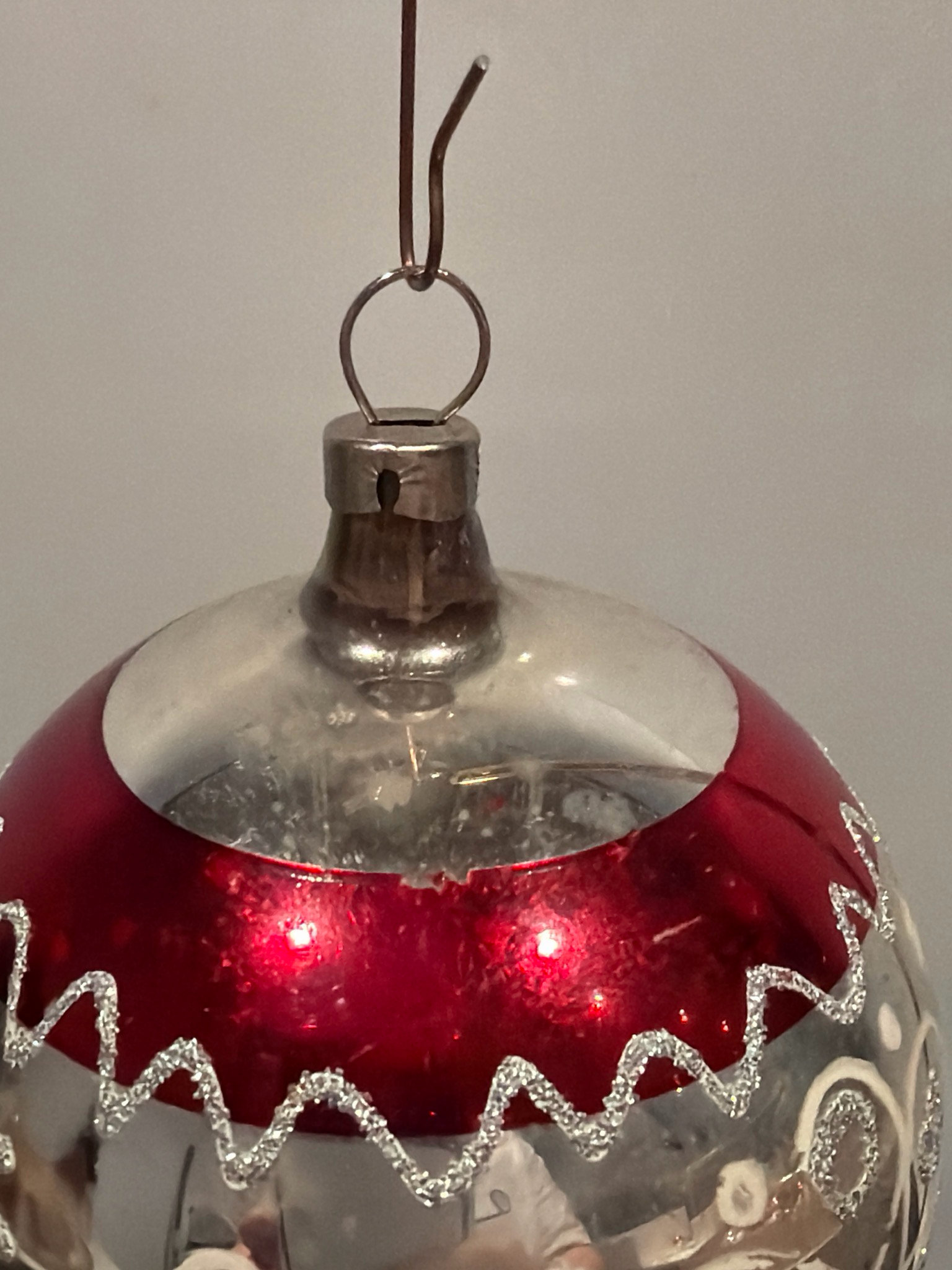 Rood / zilveren bal / jr 50