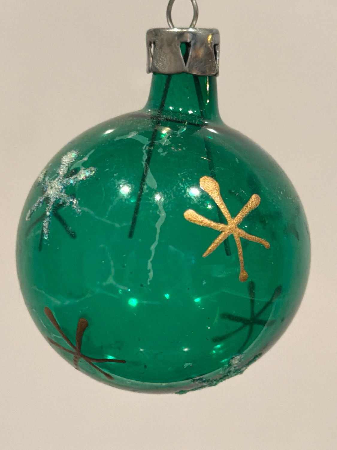 Glasbal groen sneeuwvlokjes / jr 50