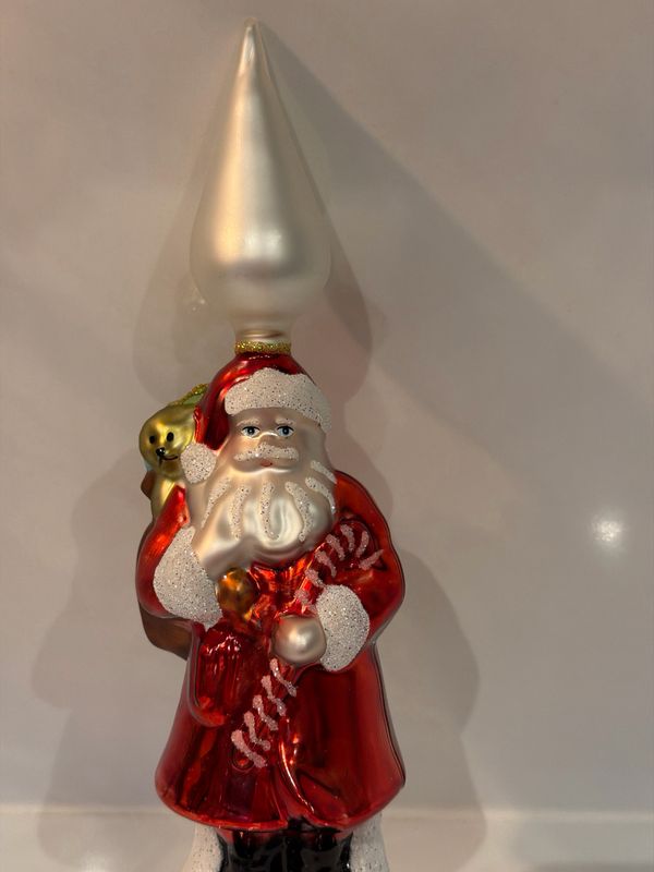 Kerstman met cadeau zak piek