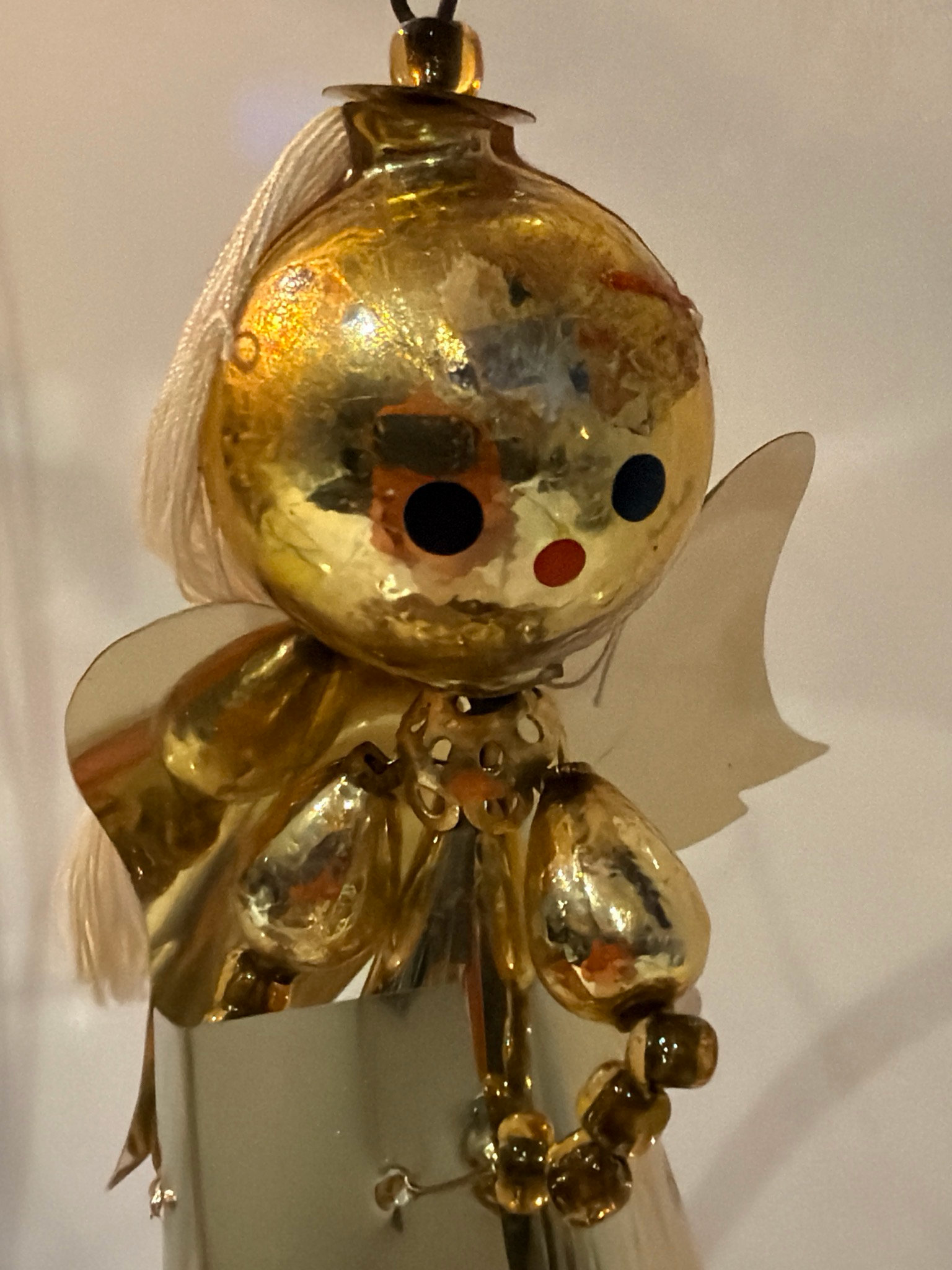 Goud poppetje met boek / jr 50