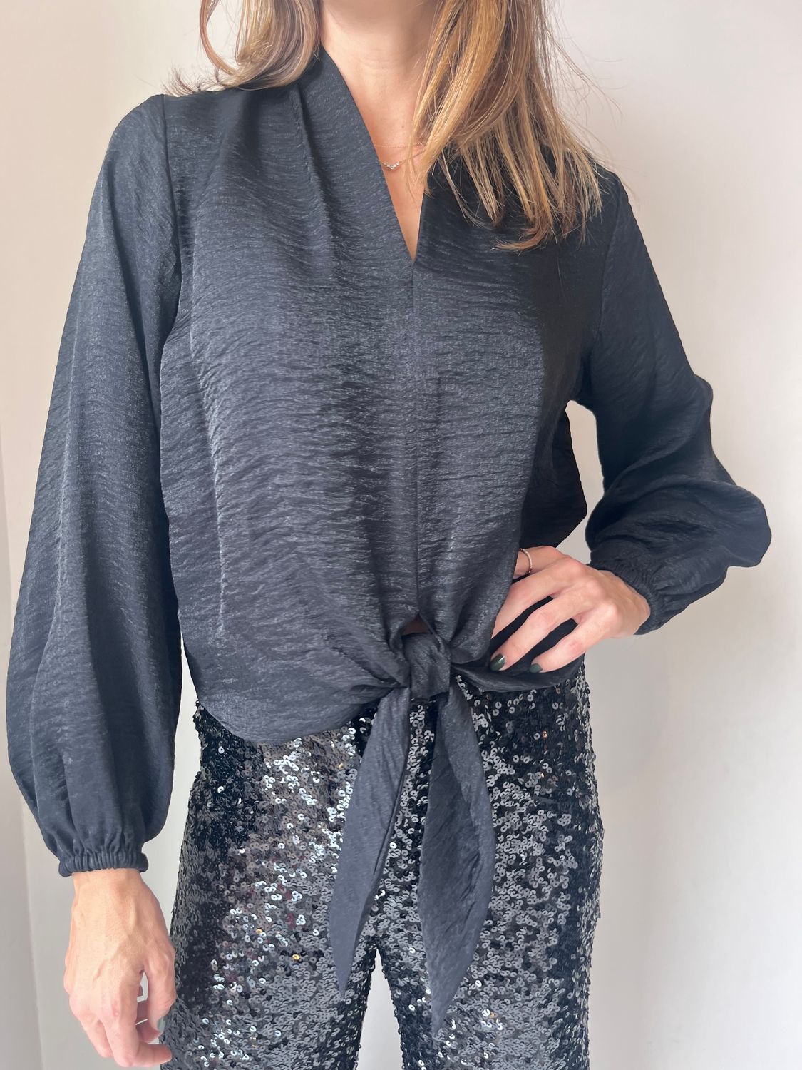 4F15405 Tie Front top