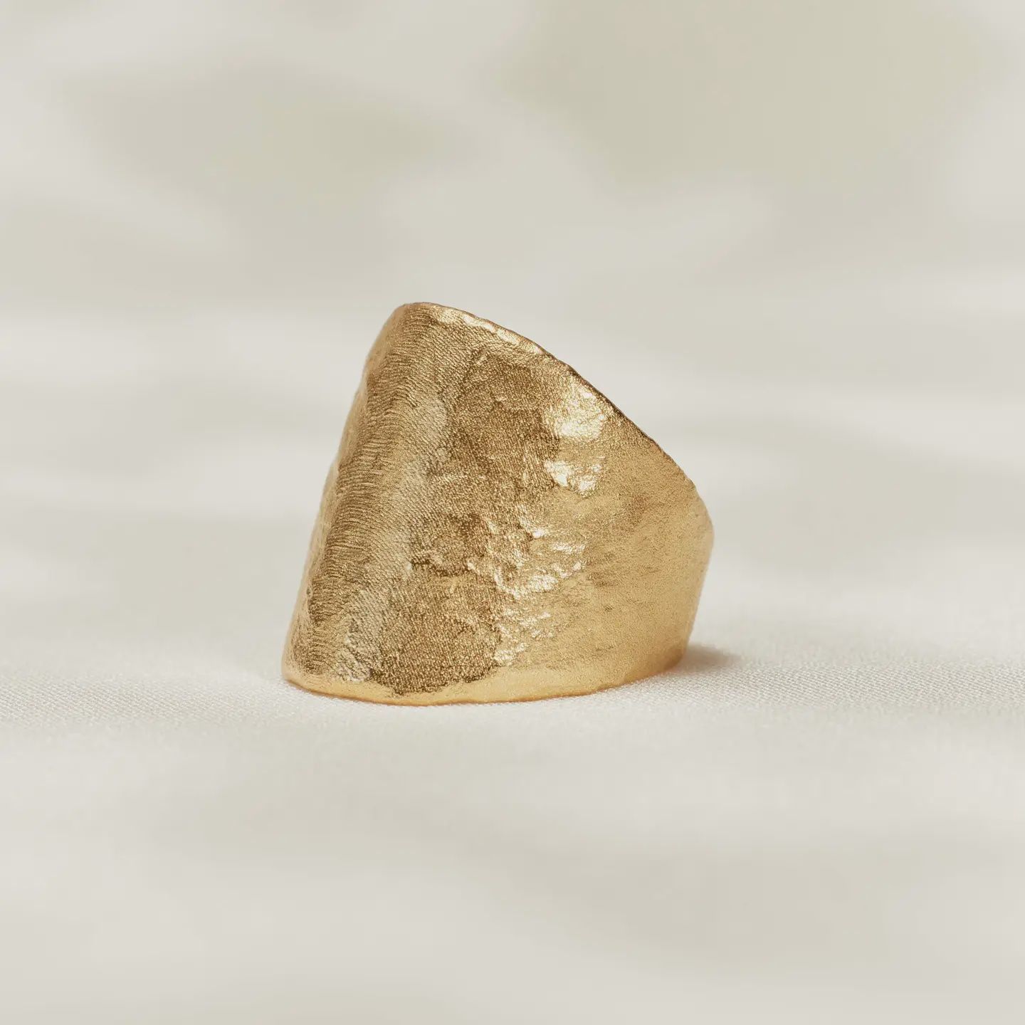 Lunais Ring