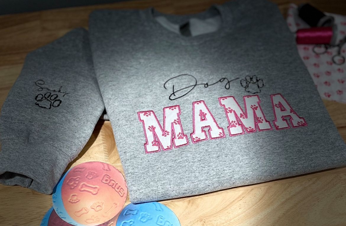 Dog MAMA Sweatshirt, with Name