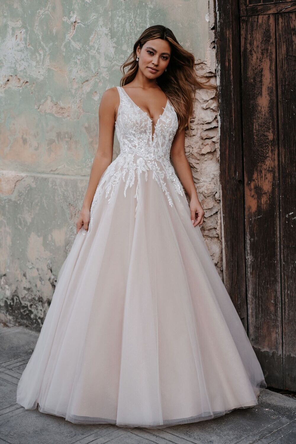 Allure Romance Dress 3554 Des/Champ./Iv/Nu
Size 10