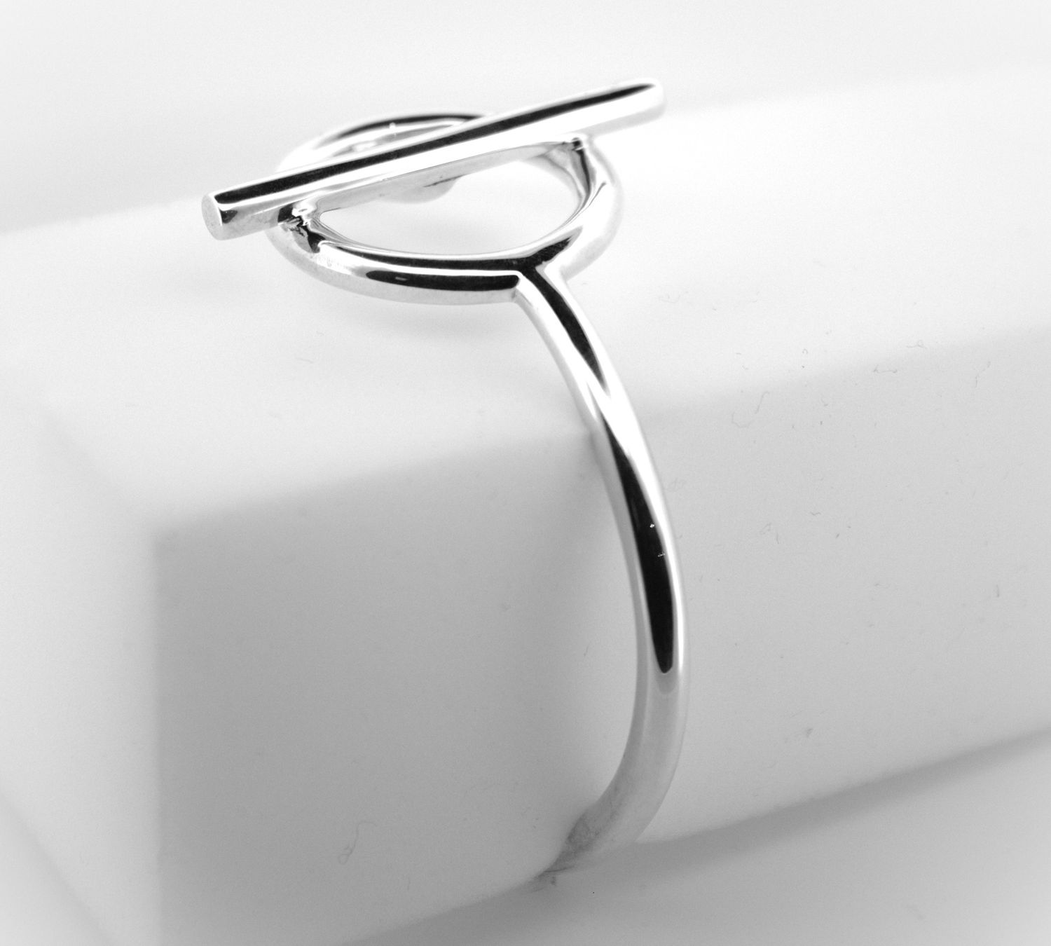 Silver T-bar ring bangle