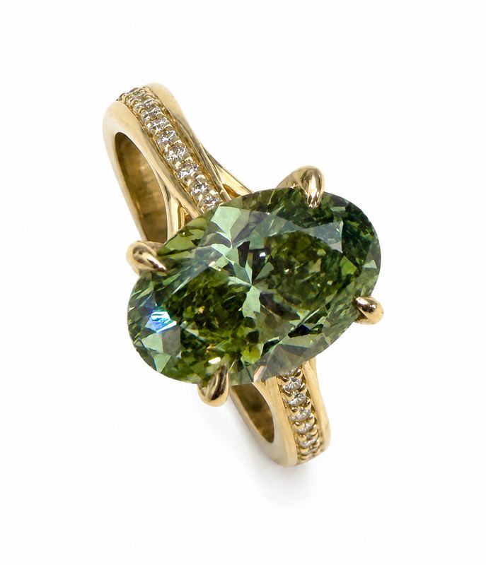 4ct FV Green VS2 Oval Signature 18ct yell gold ring