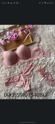 verspielter rosa Traum mit Spitzen, BH und Slip inkl. Strumpfband