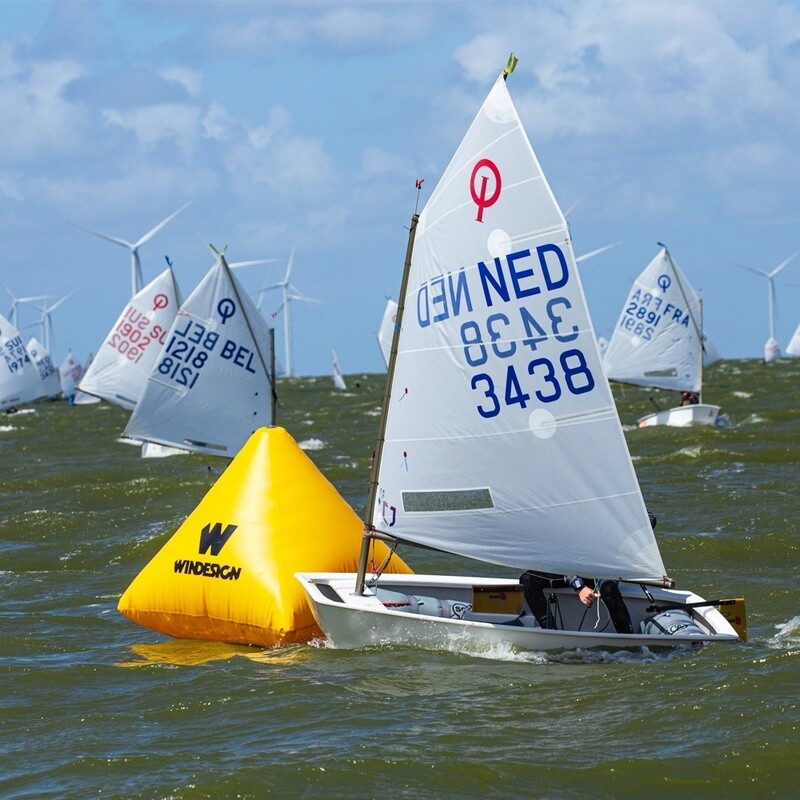 PYRAMID RACING MARK 140X140x120cm