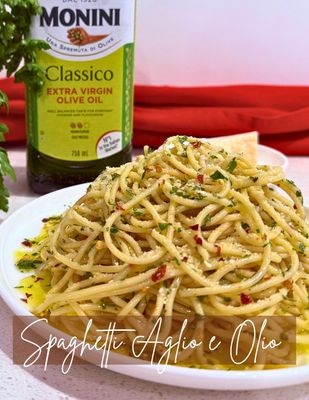 Spaghetti Aglio e Olio (Garlic and Oil Spaghetti)