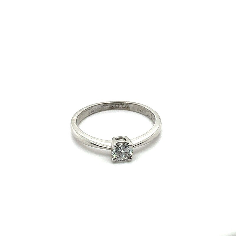9ct white gold single set diamond ring