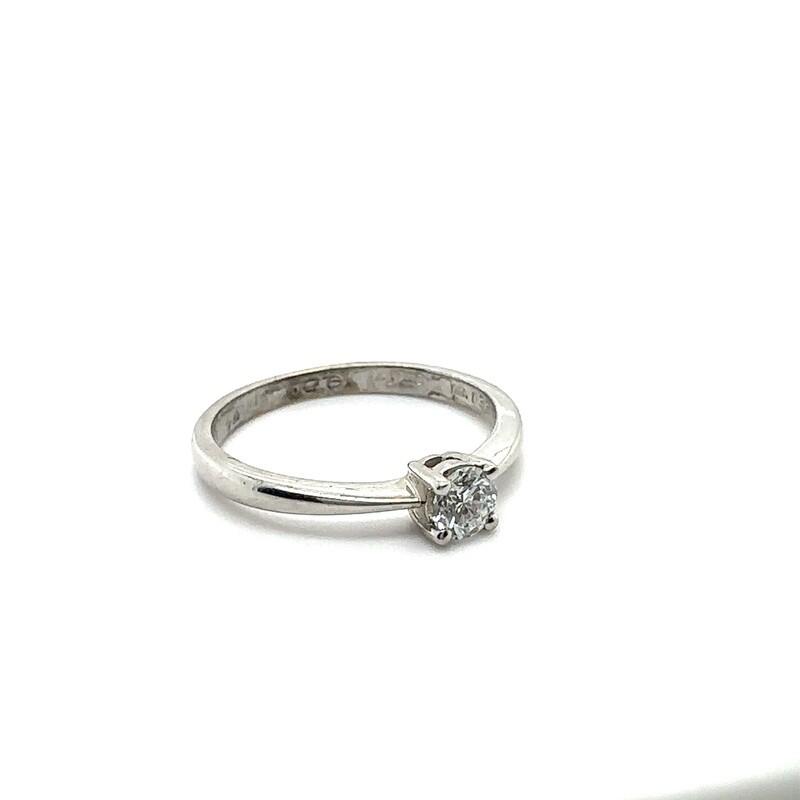 9ct white gold single set diamond ring