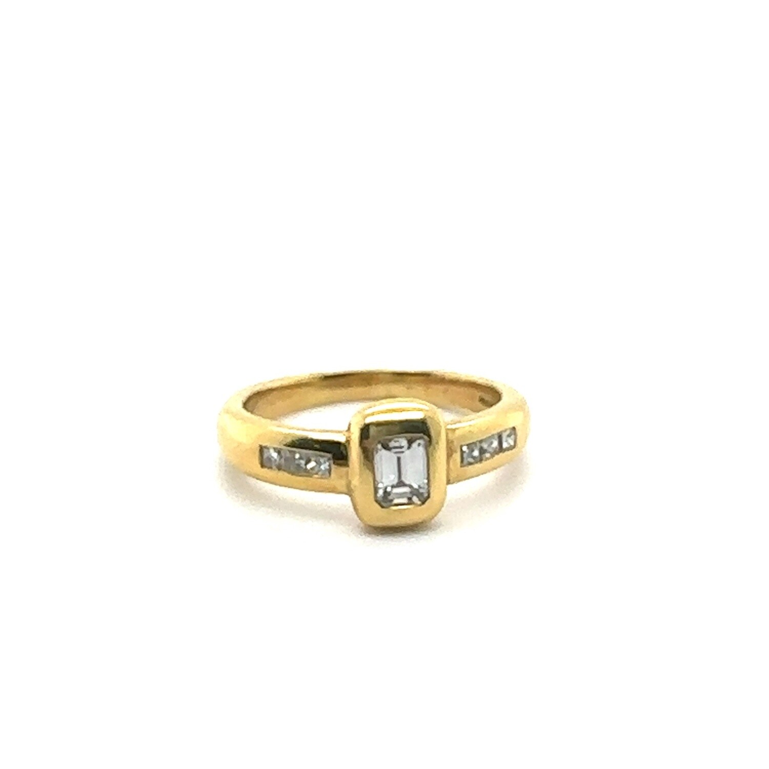 18ct Yellow Gold Diamond Ring