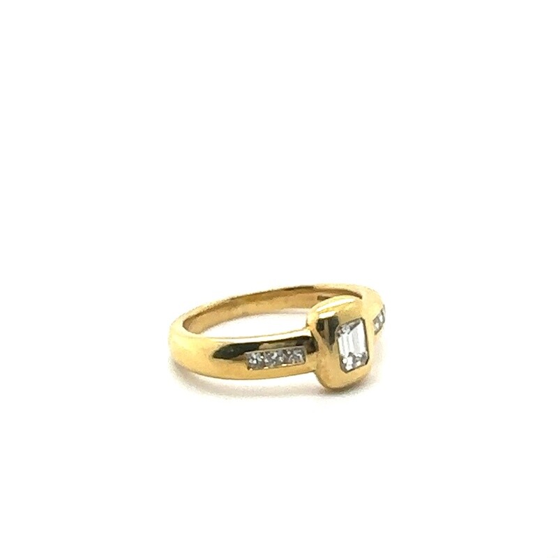 18ct Yellow Gold Diamond Ring