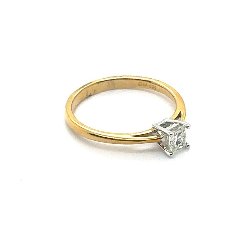 18ct Yellow gold single Diamond set ring