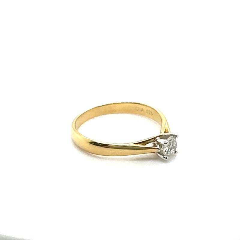 18k yellow gold diamond ring