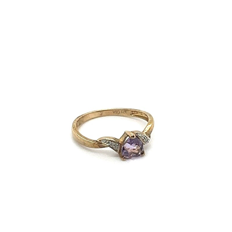 9ct Yellow gold diamond and a amethyst heart ring