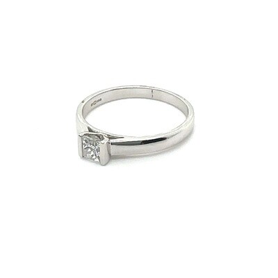 18ct White Gold single set diamond ring