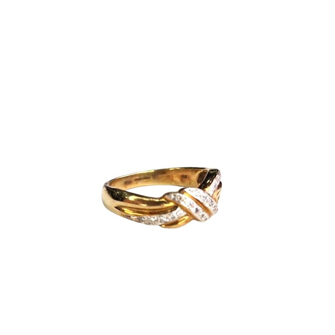 9ct Yellow gold diamond twist ring