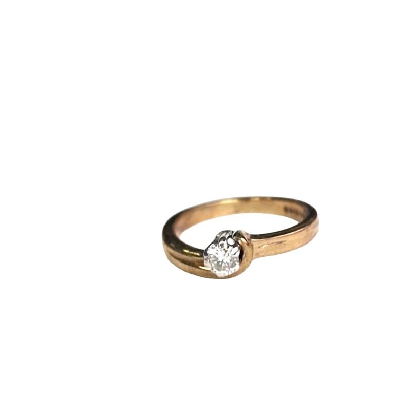 9ct Yellow gold single set diamond ring