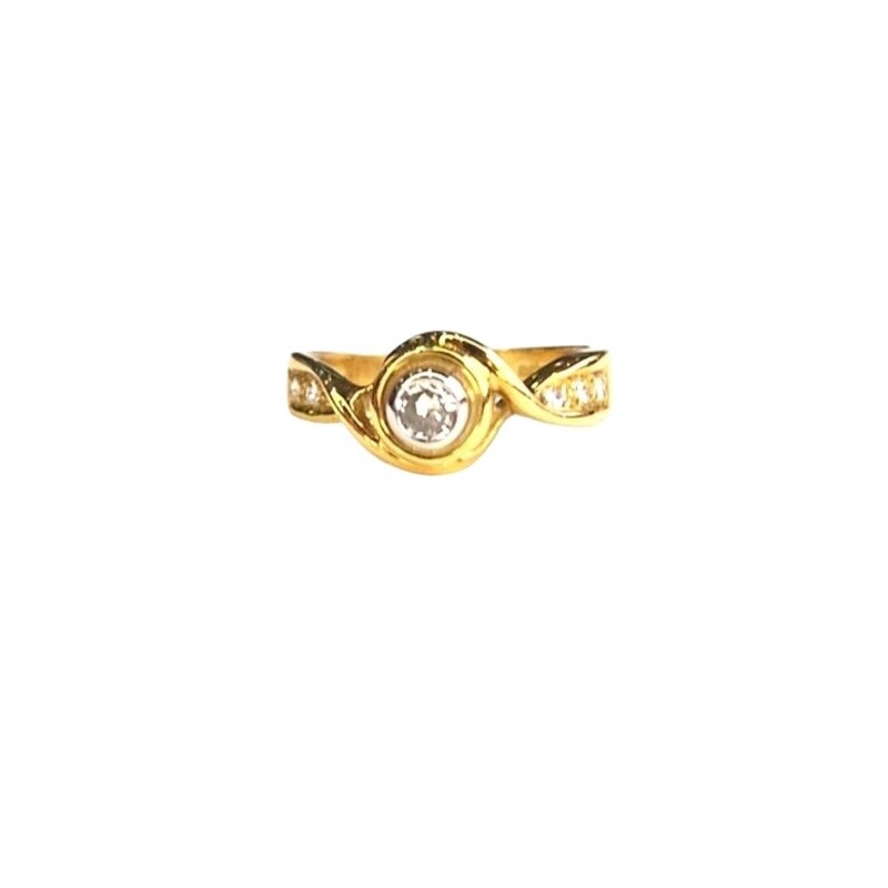 18ct Yellow Gold twist style diamond ring