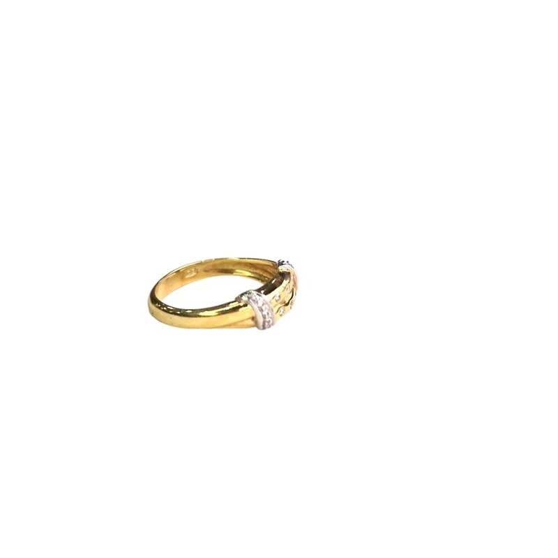 18yellow gold scatter Diamond ring