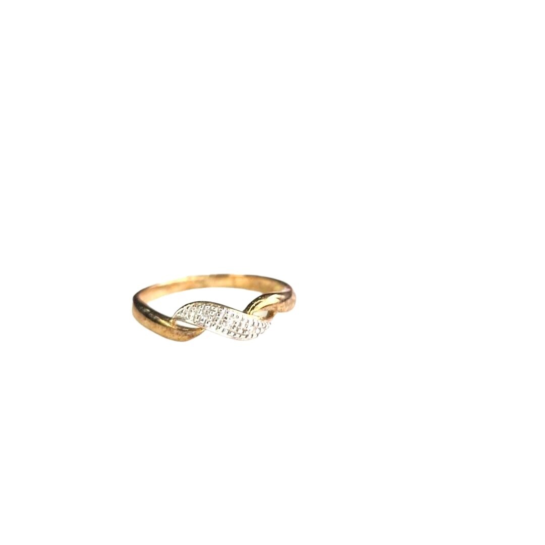 9ct yellow gold diamond ring twist style