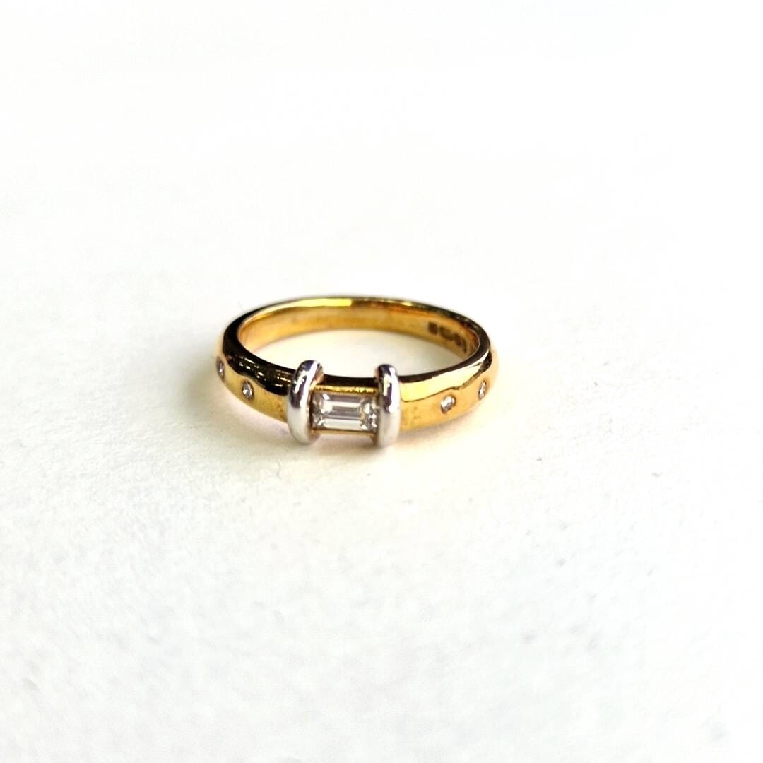 18ct yellow gold baguette set diamond ring