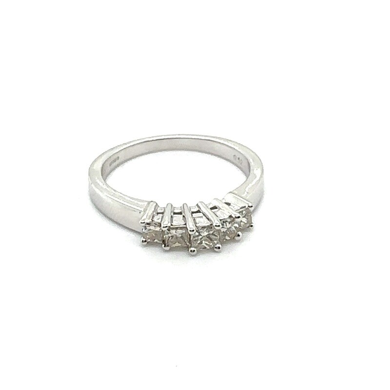 9ct white gold 5 diamond set ring