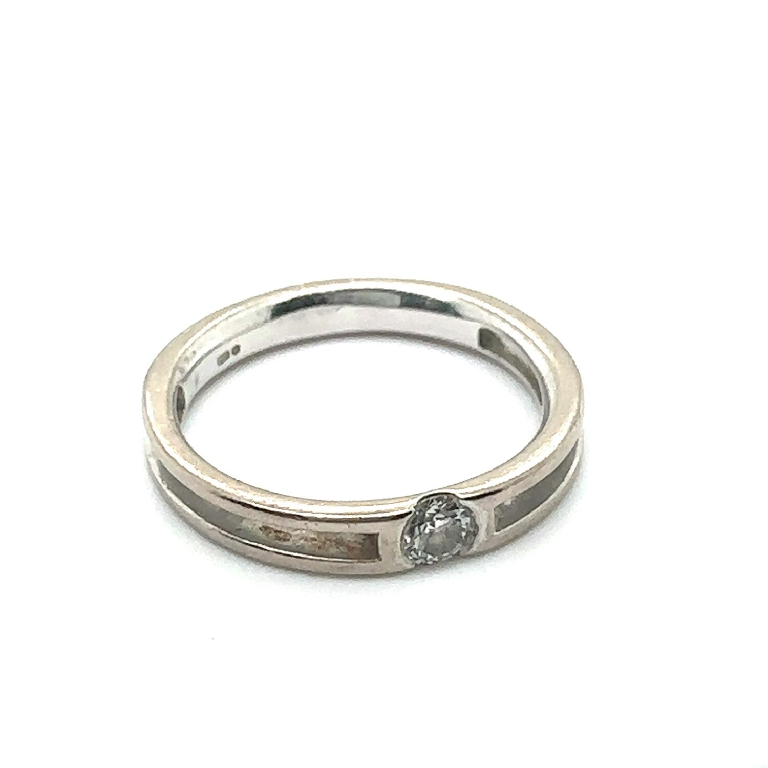 18ct White gold single diamond set ring