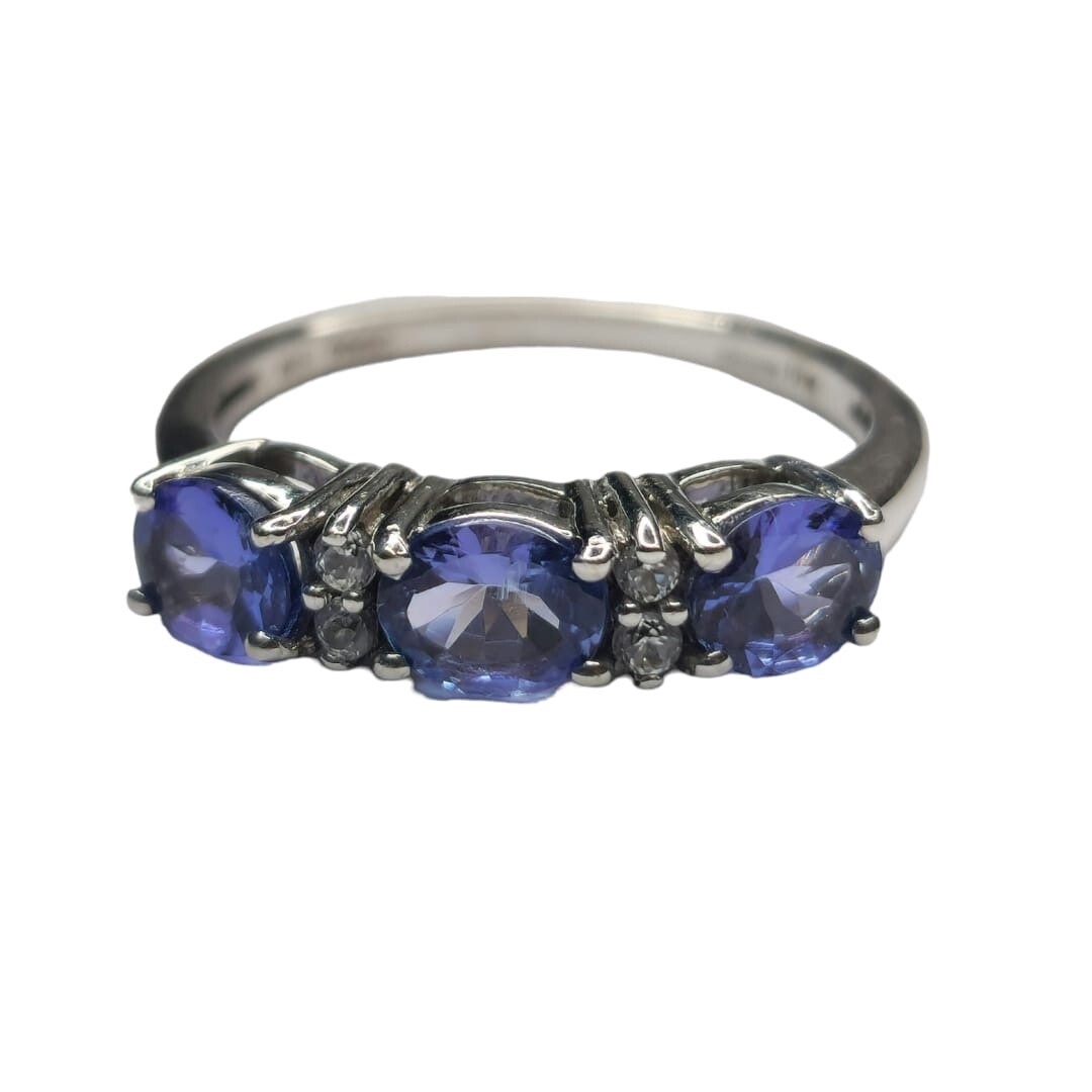 10ct white gold tanzanite and diamond ring