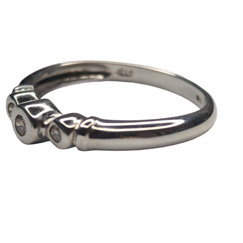 9ct set White gold 3 diamond set ring